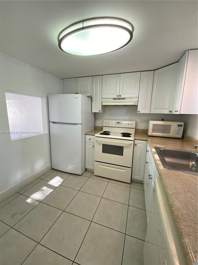 Building Photo - 7505 SW 82nd St