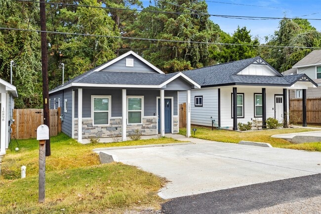 Building Photo - 16894 Balmoral St