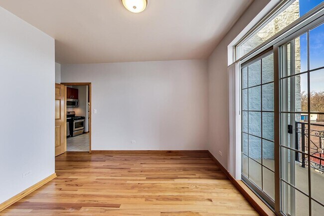 Building Photo - 2032 W Division St