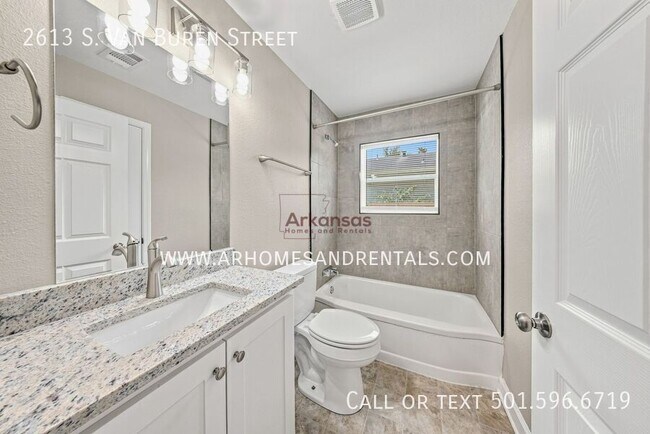 Building Photo - 2613 S Van Buren St
