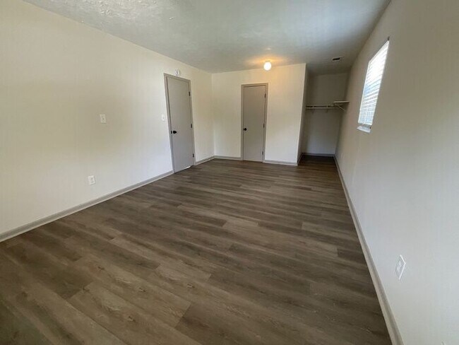 Building Photo - 8919 Yarmouth Dr