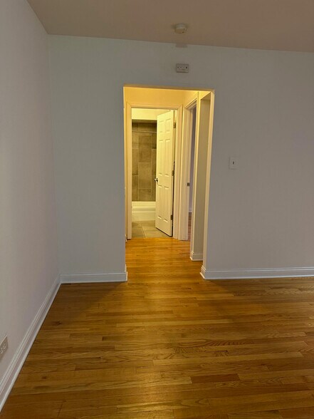 Building Photo - 3710 N Pine Grove Ave