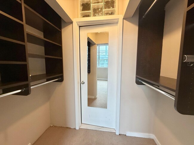 Building Photo - 3 N Christopher Columbus Blvd