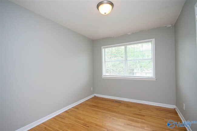 Building Photo - 3423 Rosedale Dr NW