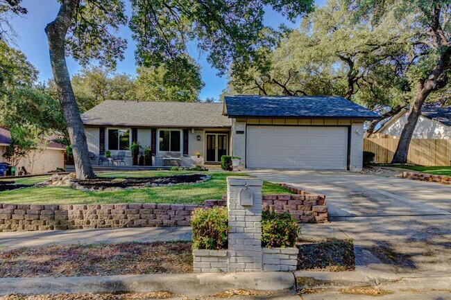 Building Photo - 2713 Bryonhall Dr