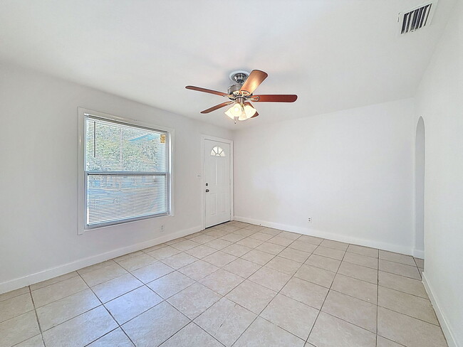 Building Photo - 1844 27th St S