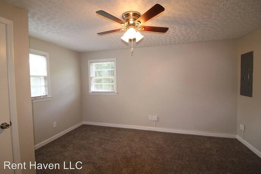 Building Photo - 1619 B Ave