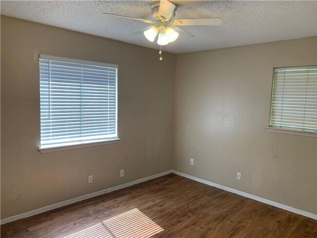 Building Photo - 7208 Creekside Dr