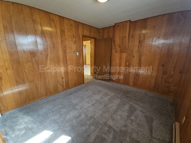 Building Photo - 427 Madison St