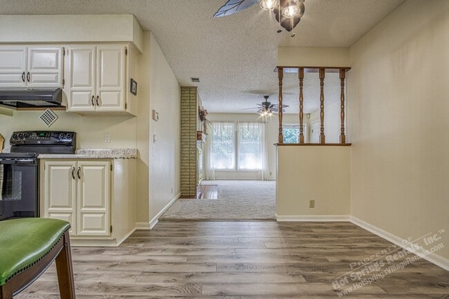 Building Photo - Central Hot Springs Village/Home/Unfurnished