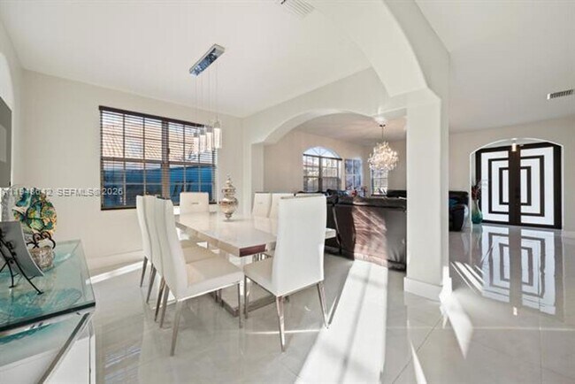 Building Photo - 1360 SW 142nd Ave