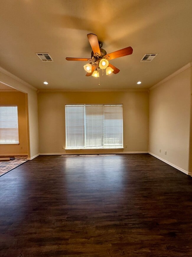 Building Photo - Beautiful Home in Moore - 3 Bed, 2 Bath, P...