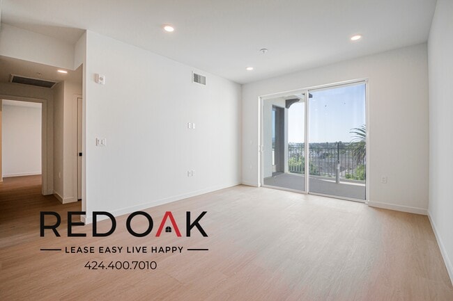 Building Photo - 856 S Gramercy Dr