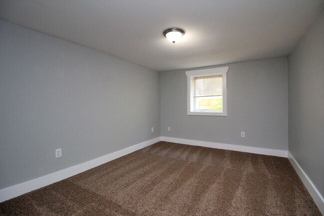 Building Photo - 4030-4030 NE Garfield Ave.