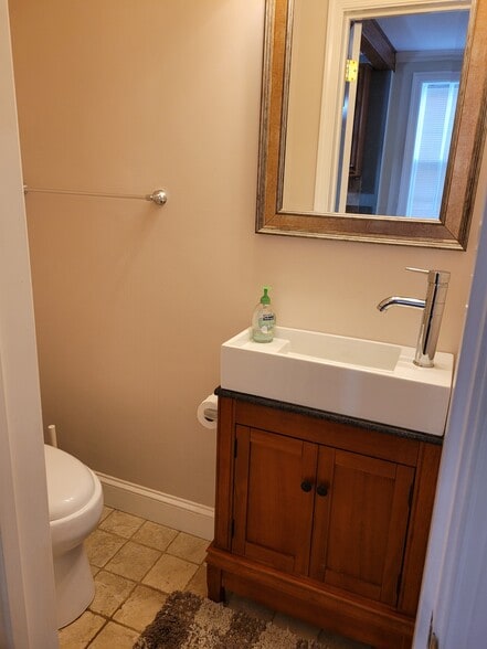 Building Photo - 333 Folcroft St