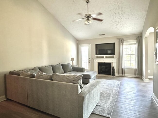 Building Photo - 591 Copper Creek Dr