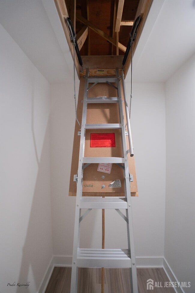 Building Photo - 85 Mustang Dr