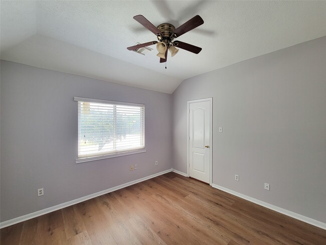 Building Photo - 9410 Barretts Glen Ct