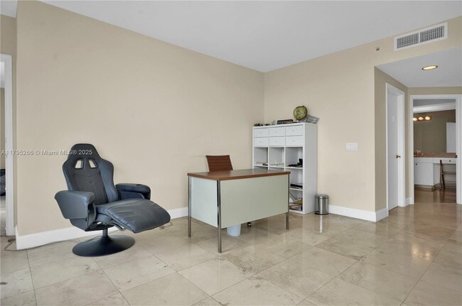 Building Photo - 4775 Collins Ave