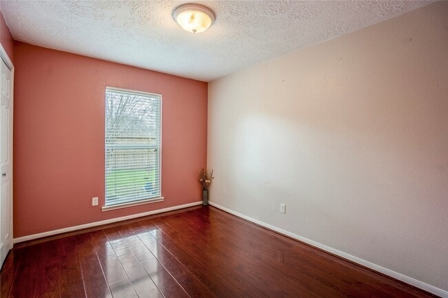 Building Photo - 11817 Southlake Dr