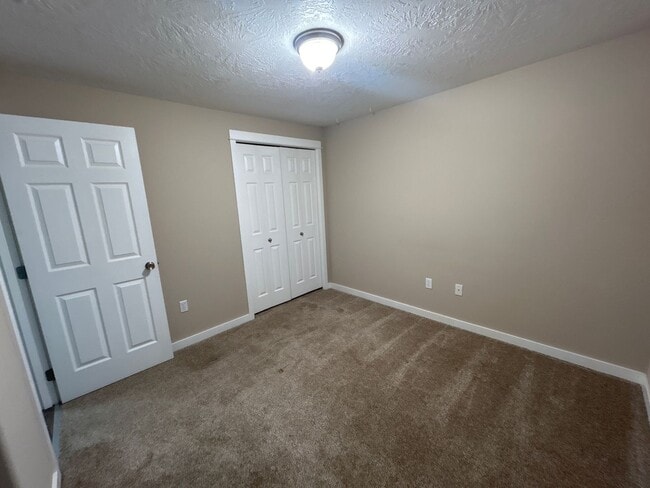 Building Photo - 3 Bedroom 2 Bathroom Knox Butte Home