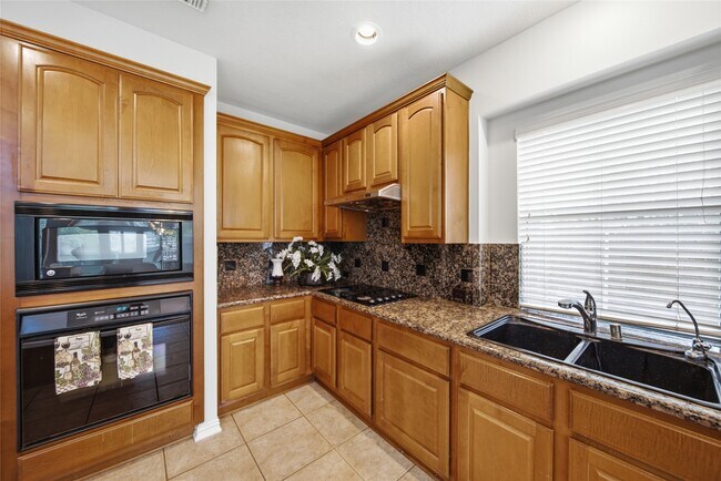 Building Photo - 5531 Cranston Ct
