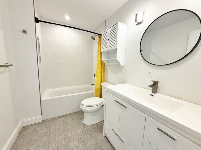 Building Photo - 182 Webster St