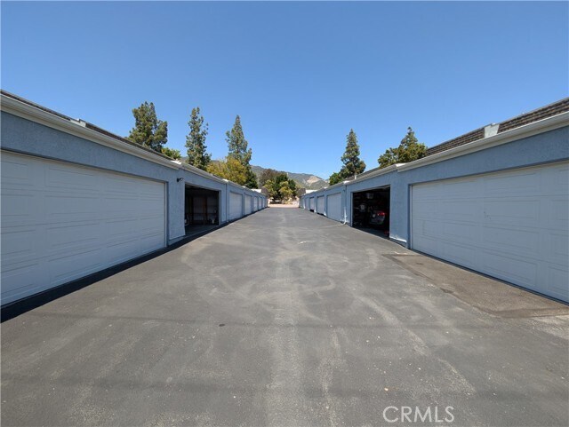 Building Photo - 2620 Huntington Dr
