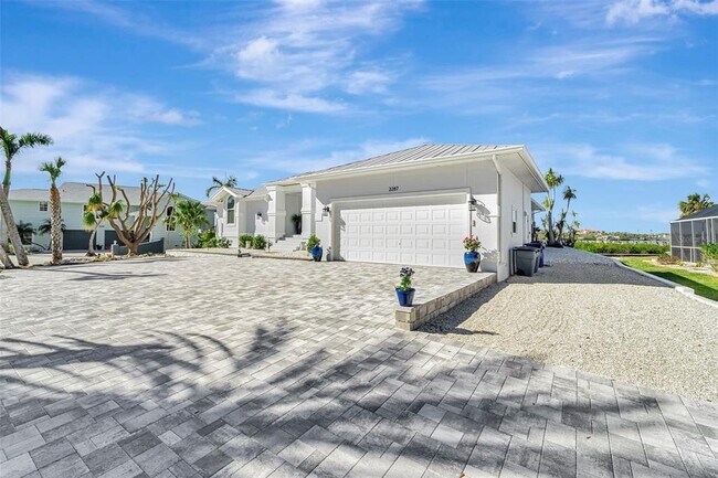 Building Photo - 2287 Bayshore Rd