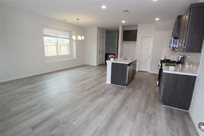 Building Photo - 27802 Western Crk Ct