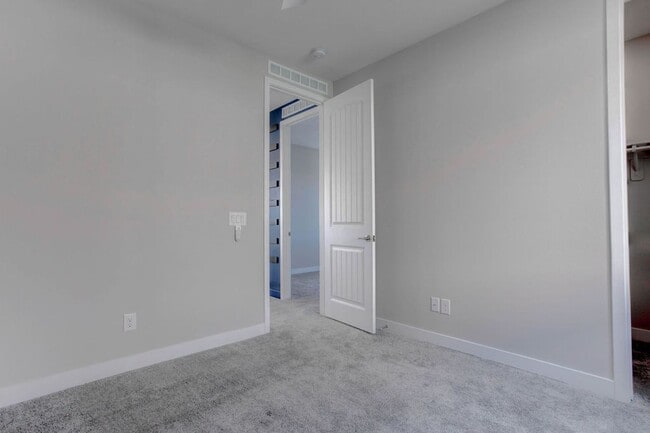 Building Photo - Stylish 3-Bed Home with Loft & EV Charger in Skye Canyon