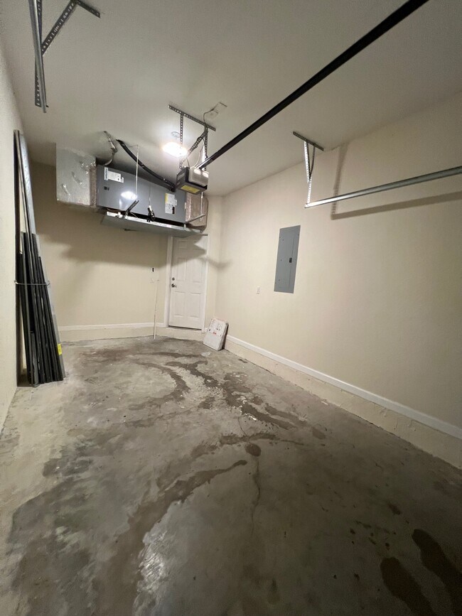 Garage - 938 NE 29th Ter