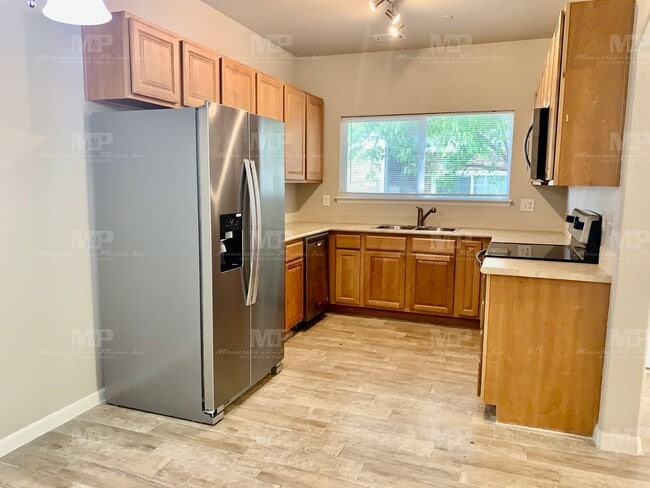 Building Photo - 4825 Hahns Peak Dr