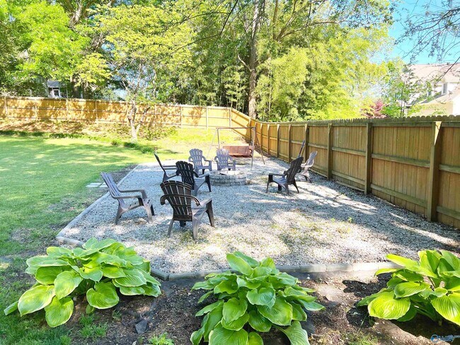 Building Photo - 204 Roy Dr