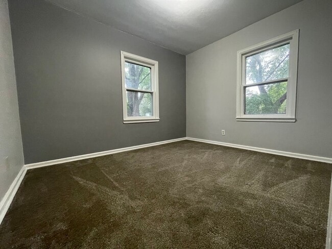 Building Photo - 2 bed, 1 bath home for rent in Waterloo