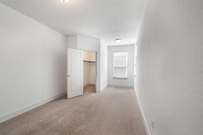 Building Photo - 1408 Casa Dr