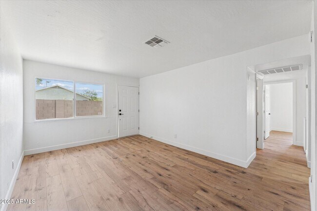 Building Photo - 2739 E Tamarisk Ave