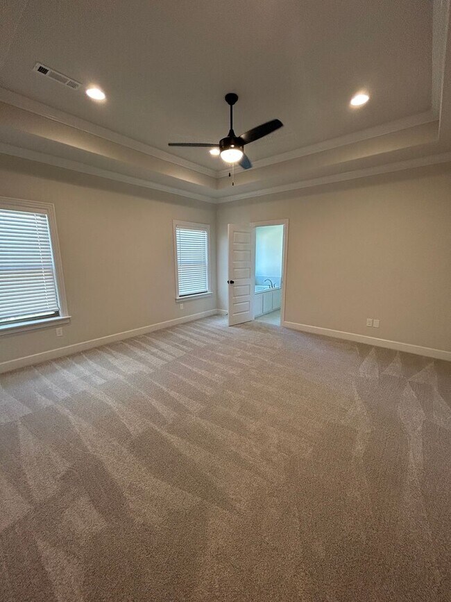 Building Photo - Beautiful Modern Home in Pea Ridge!
