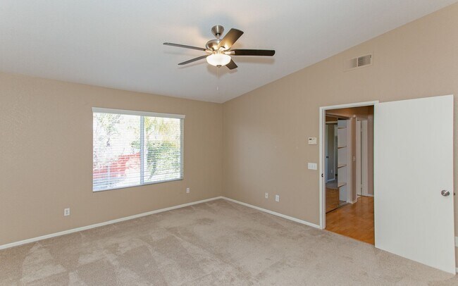 Building Photo - Large 4 Bedroom, 2.5 Bath Home with Large 3 Car Garage!!