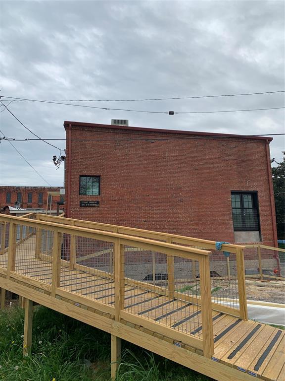 Building Photo - 101 N Bridge St