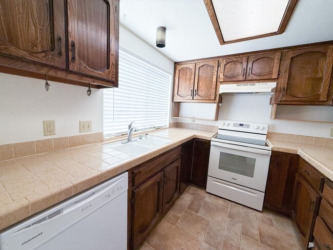 Building Photo - 10476 S Del Montes