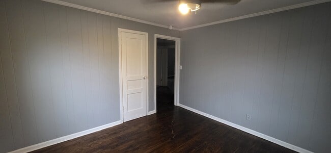 Building Photo - 810 E Vine St