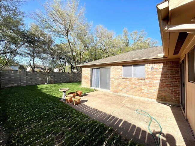 Building Photo - 2551 Coopers Post Ln