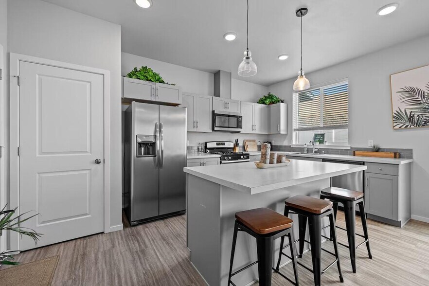 Building Photo - 5324 Remington Dr