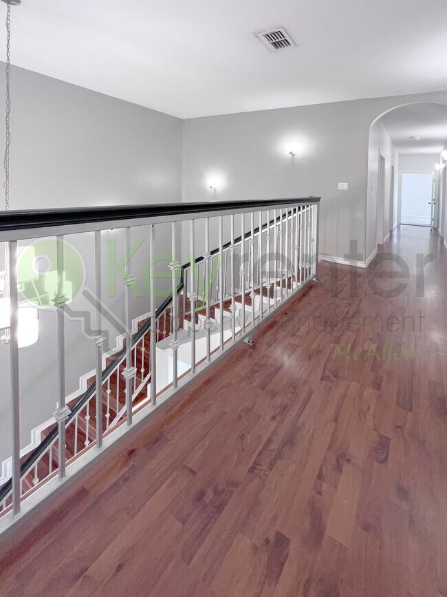 Building Photo - Beautiful 4B/2.5B Home in Mcallen