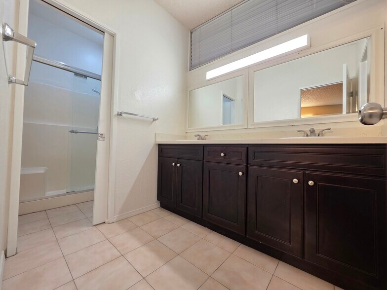 Building Photo - 1312 Toyon Plz