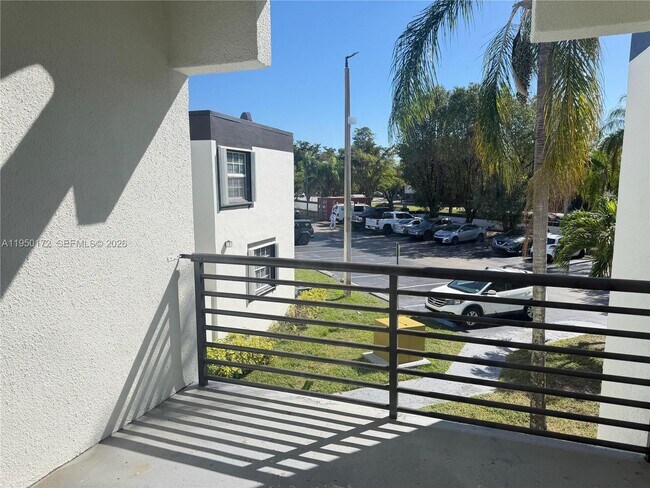 Building Photo - 9705 Fontainebleau Blvd