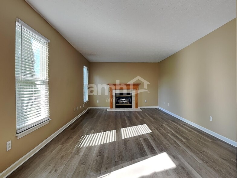 Building Photo - 1441 Scenic River Dr