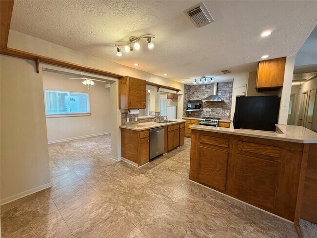 Building Photo - 13323 Wells River Dr