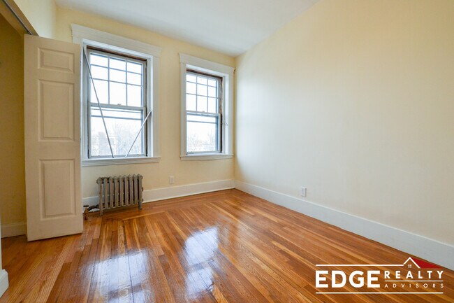 Building Photo - 1872 Commonwealth Ave